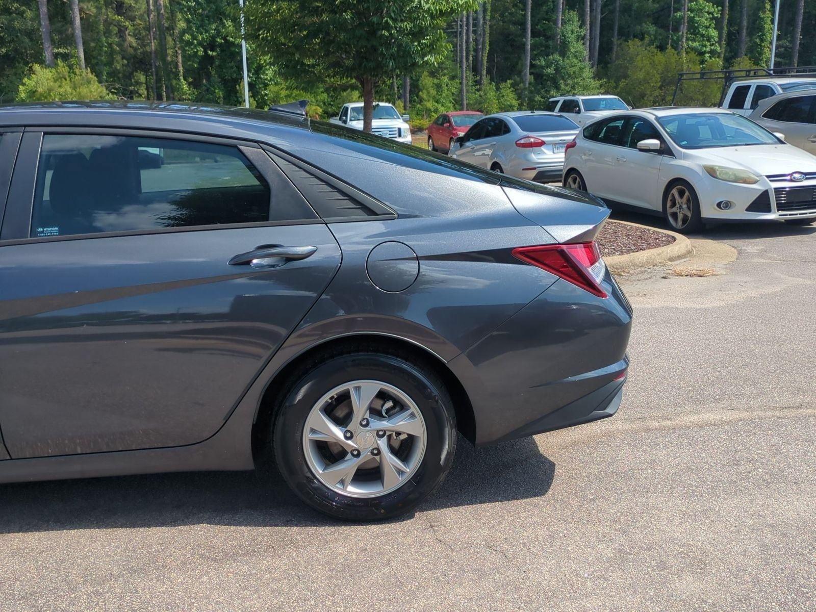 Used 2021 Fluid Metal Hyundai SE image 11