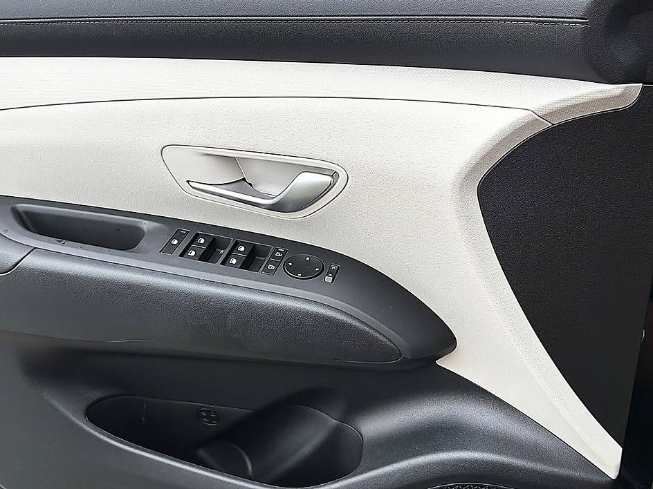 Used 2026 Phantom Black Hyundai SEL image 15