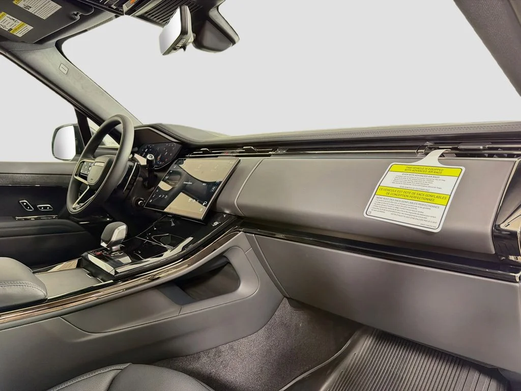 New 2027 Fuji White Land Rover Dynamic SE image 31