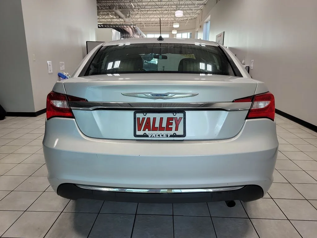 Used 2012 Silver Chrysler Touring image 9