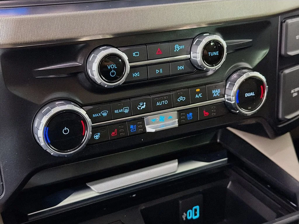 Used 2025  Ford XL image 17
