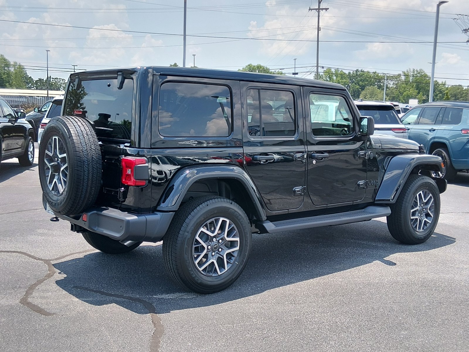 New 2026 Black Clear-Coat Exterior Paint Jeep 4-Door Sahara 4x4 image 3
