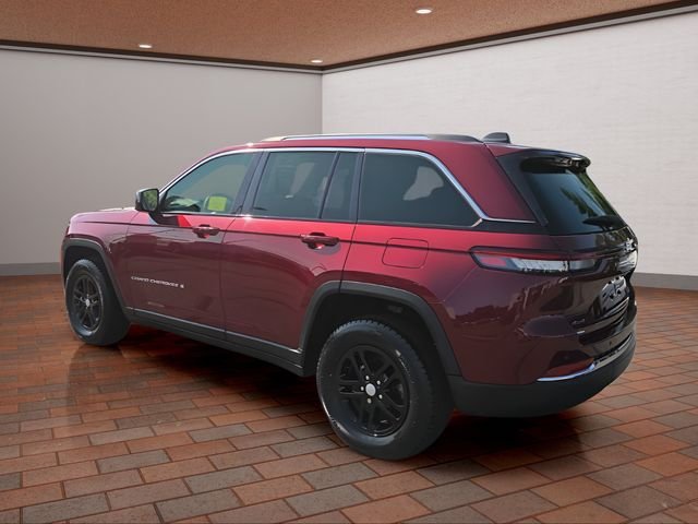 Used 2023 Velvet Jeep Laredo image 29