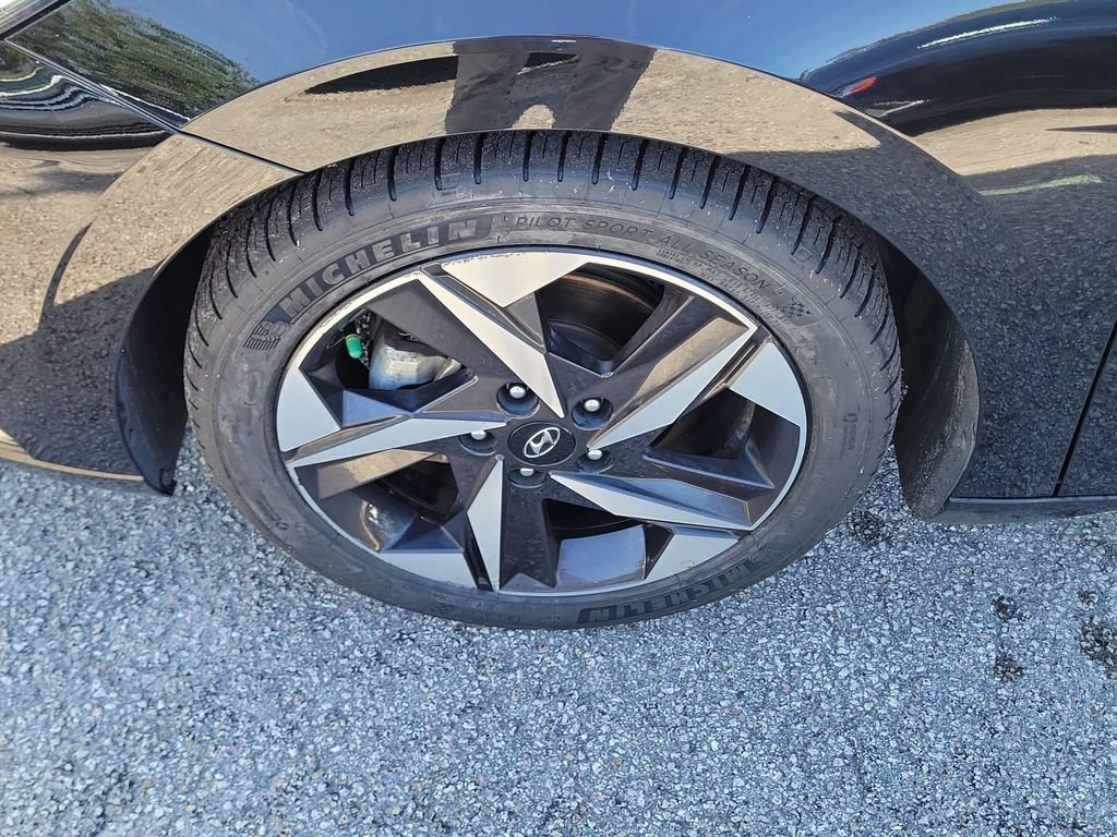 Used 2021 Black Hyundai Limited image 38