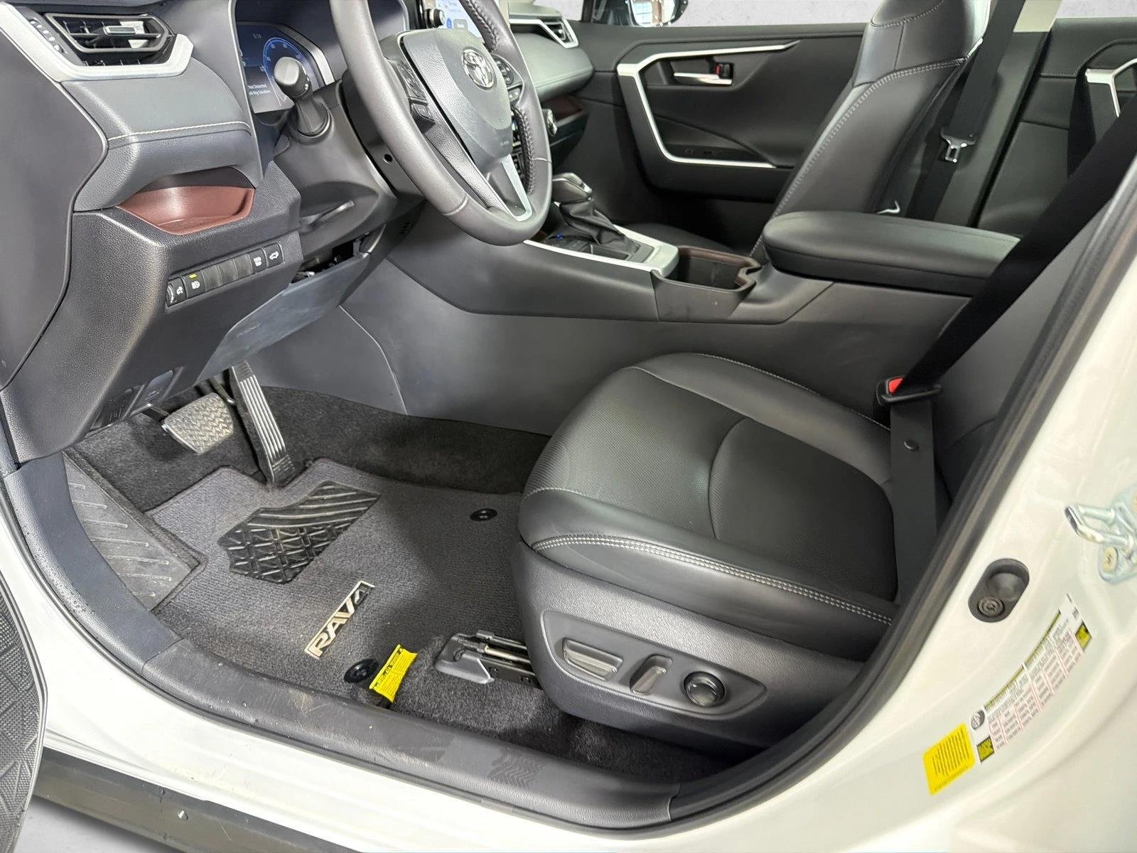 Certified Used 2025 Wind Chill Pearl Toyota Limited image 10
