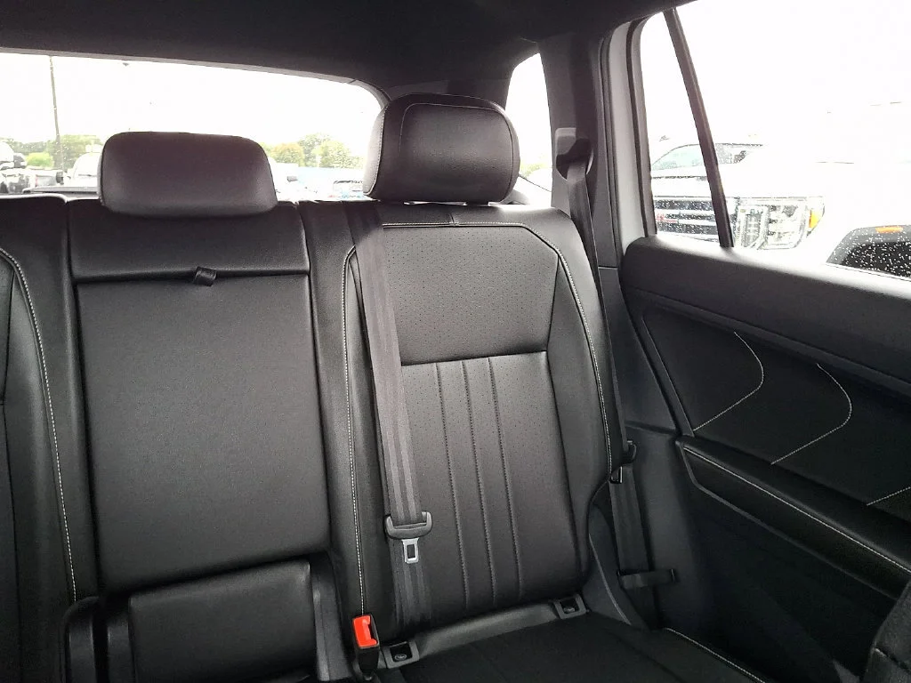 Used 2023  Volkswagen SE R-Line Black image 21