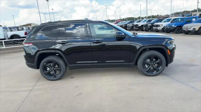 New 2027 High-Gloss Black Paint Jeep Limited image 2