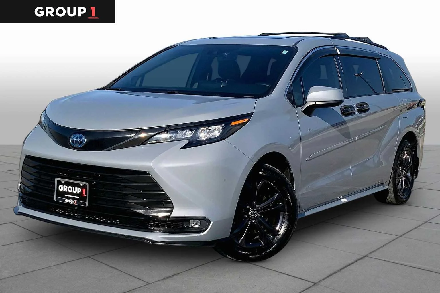 2024 Toyota Sienna Woodland Edition Hybrid AWD's photo