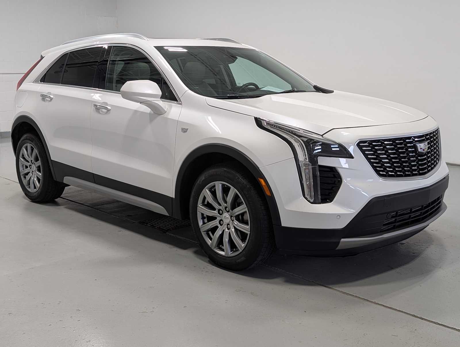 Used 2019 CRYSTAL WHITE TRICOAT Cadillac AWD Premium Luxury image 6