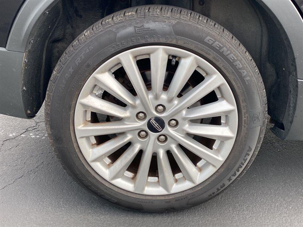 Used 2019 Infinite Black Lincoln Standard image 12