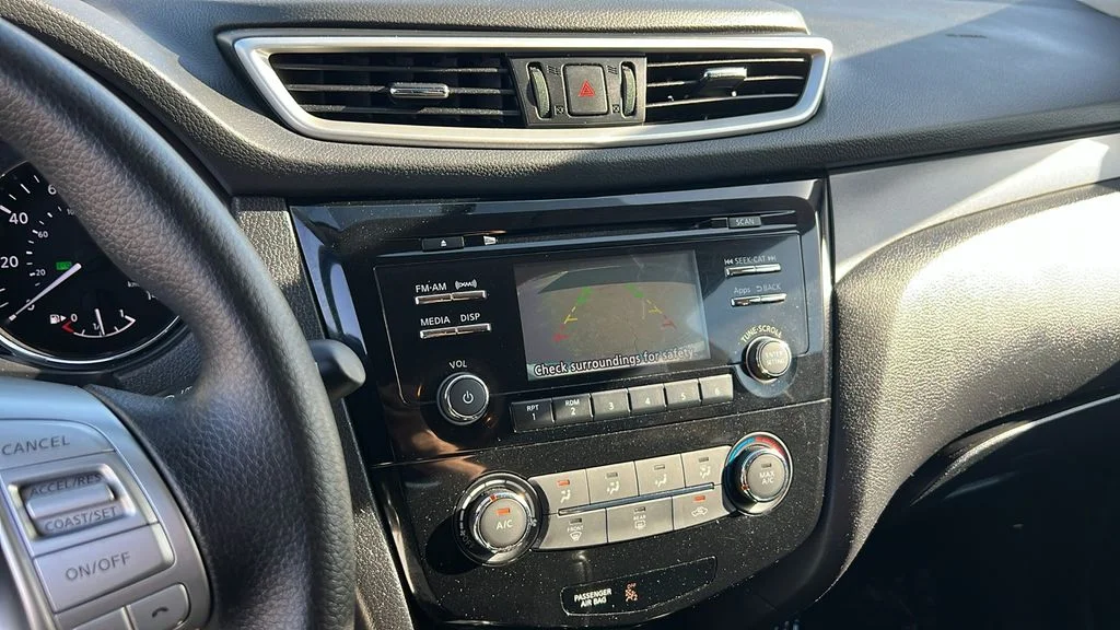 Used 2016 Glacier White Nissan S image 17