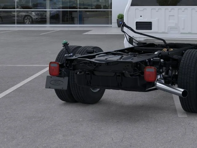 2025 Ford F-350 Super Duty Chassis Cab XL - Photo 21