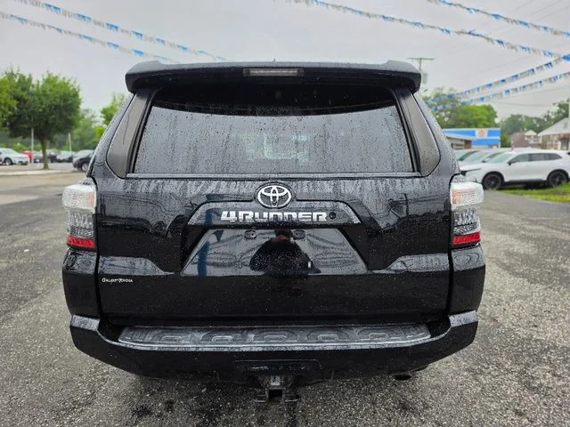 Used 2018 Midnight Black Metallic Toyota SR5 image 4