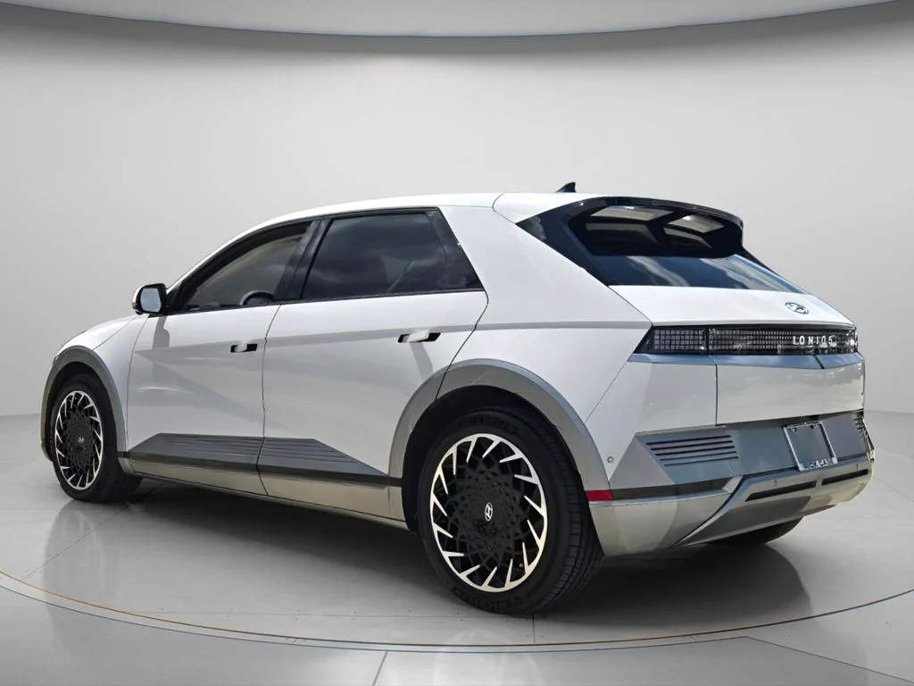 Used 2023 White Hyundai Limited image 5