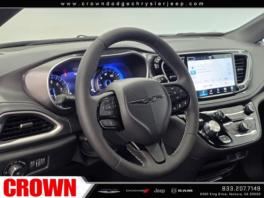 New 2026 Diamond Black Crystal Pearl-Coat Exterior Paint Chrysler Select image 16