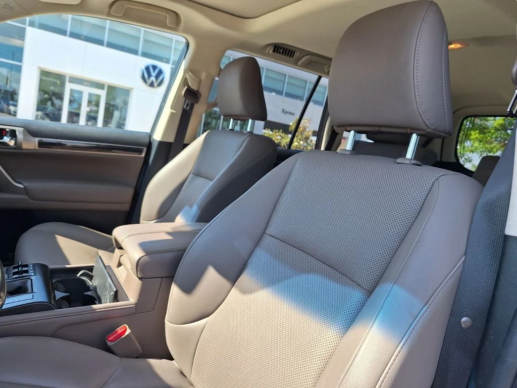 Used 2021 Blue Lexus 460 image 11