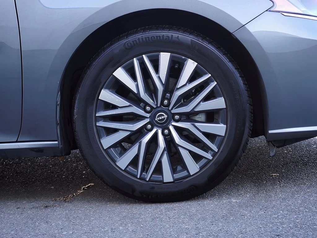 2025 Nissan Altima SV - Photo 13