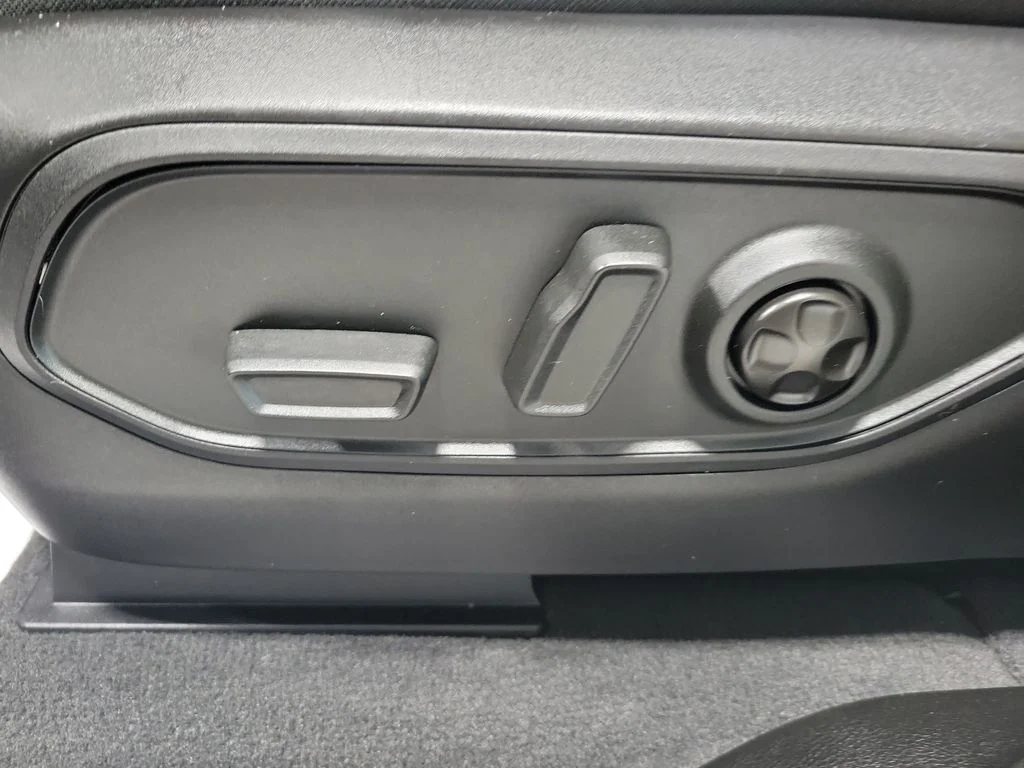 Used 2024 Gray Jeep Altitude X image 39