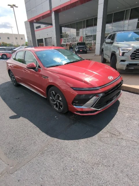 Used 2025 Red Hyundai SEL image 4