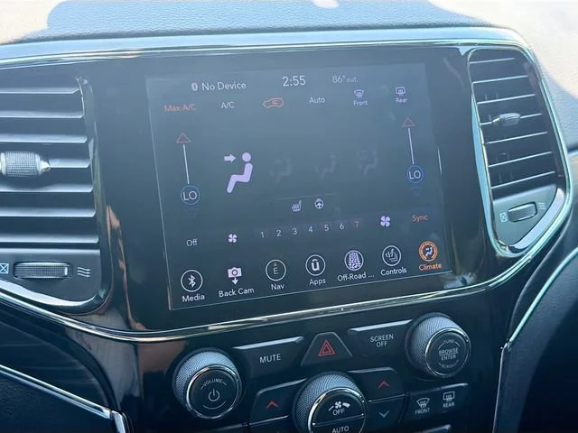 Used 2019 Diamond Black Crystal Pearlcoat Jeep Limited image 33