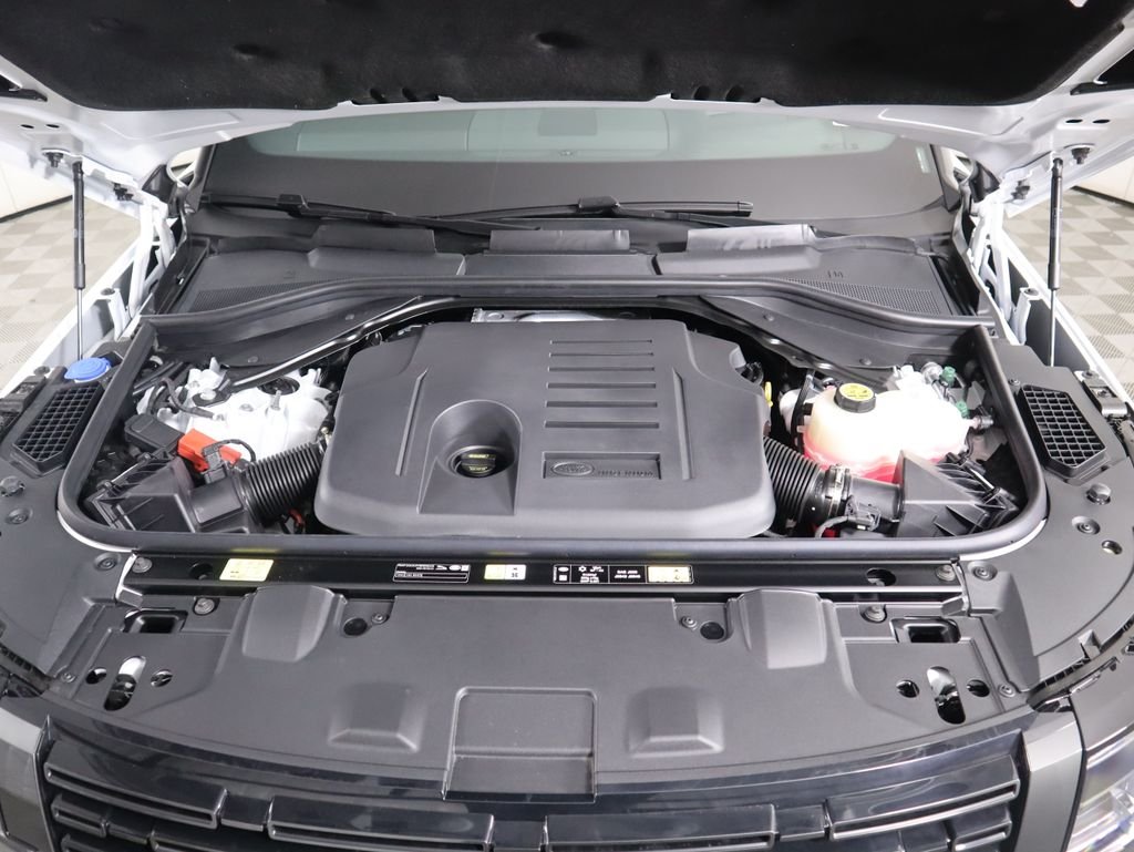 New 2026 Fuji White Land Rover SE image 31