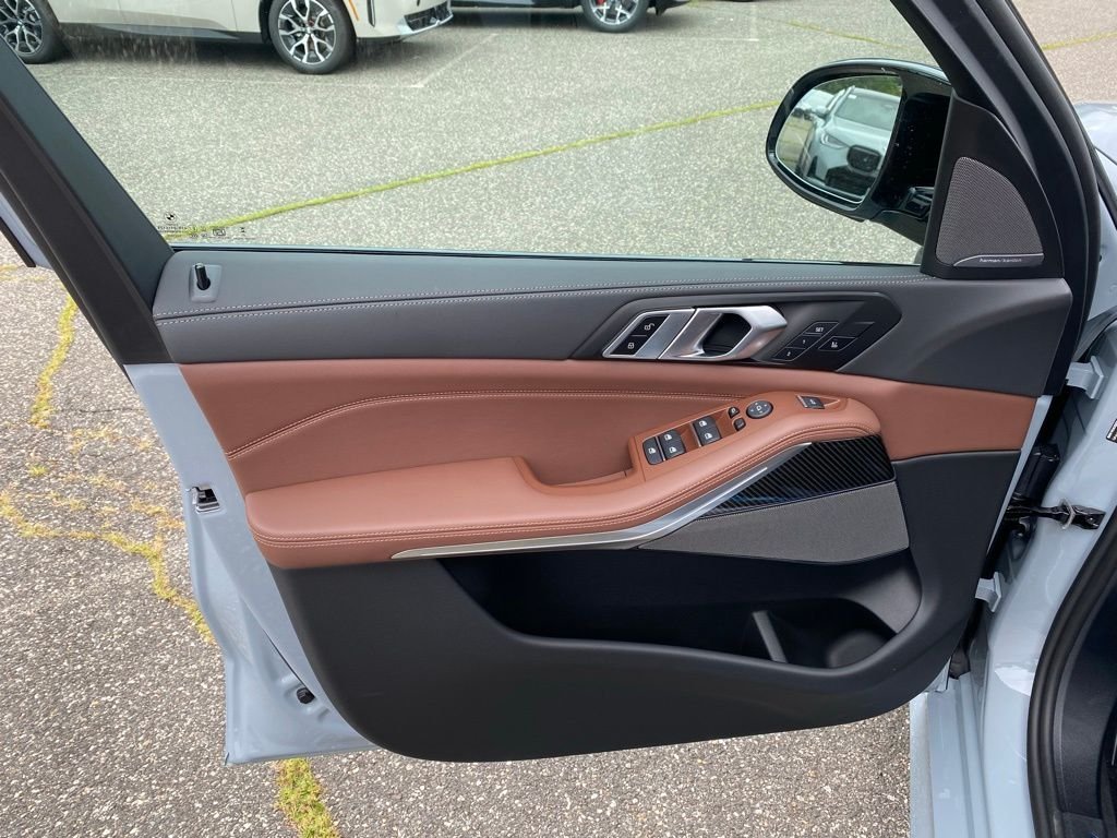 2026 BMW X5 M60i - Photo 12