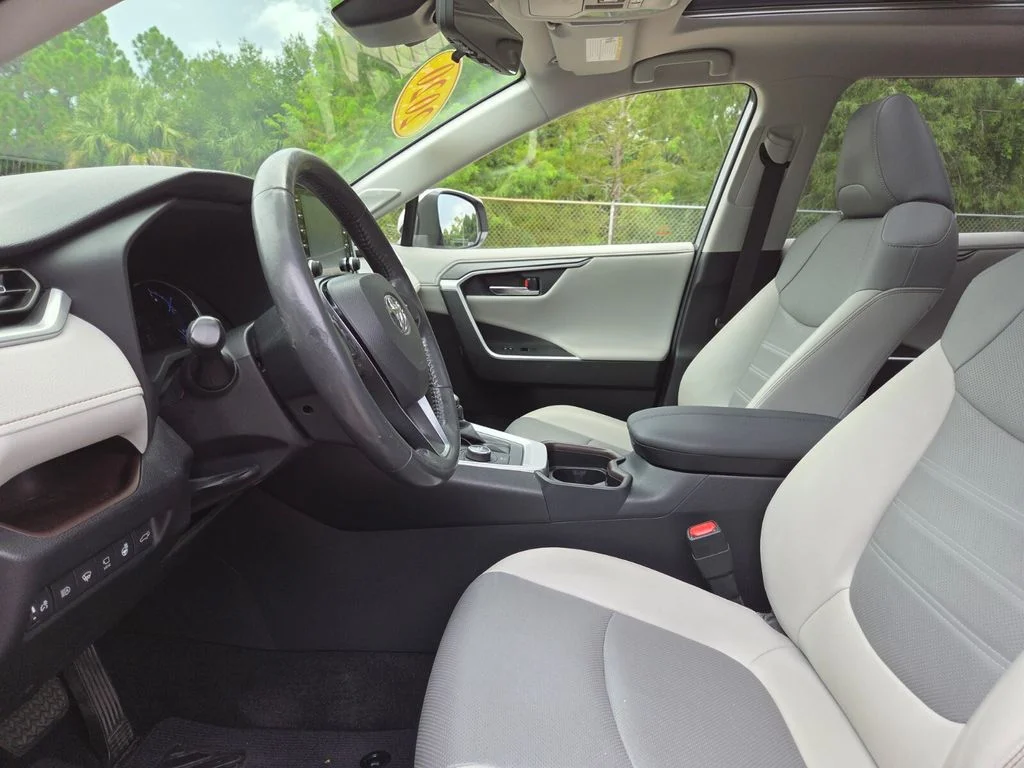 Certified Used 2020 Silver Toyota Limited image 25