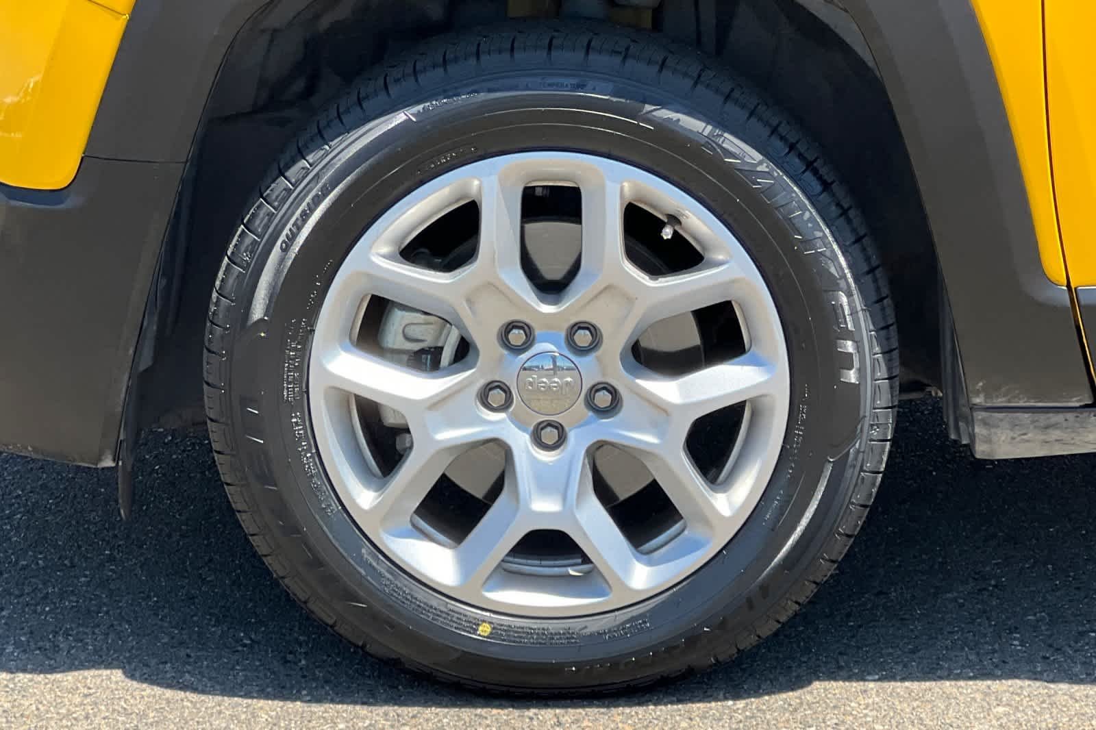 Used 2018 Solar Yellow Jeep Latitude image 30