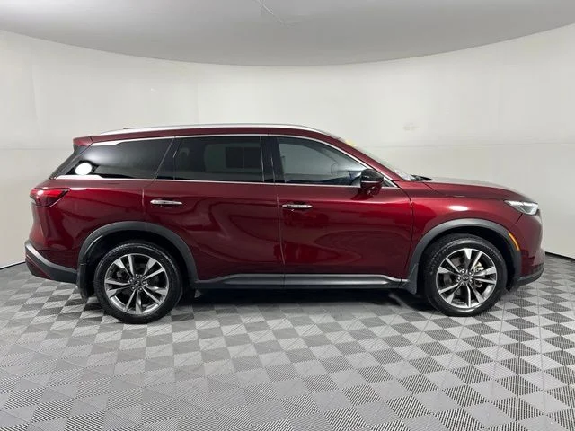 Used 2023 Red INFINITI LUXE image 8