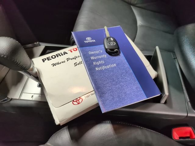 Used 2009 Silver Toyota SE image 3