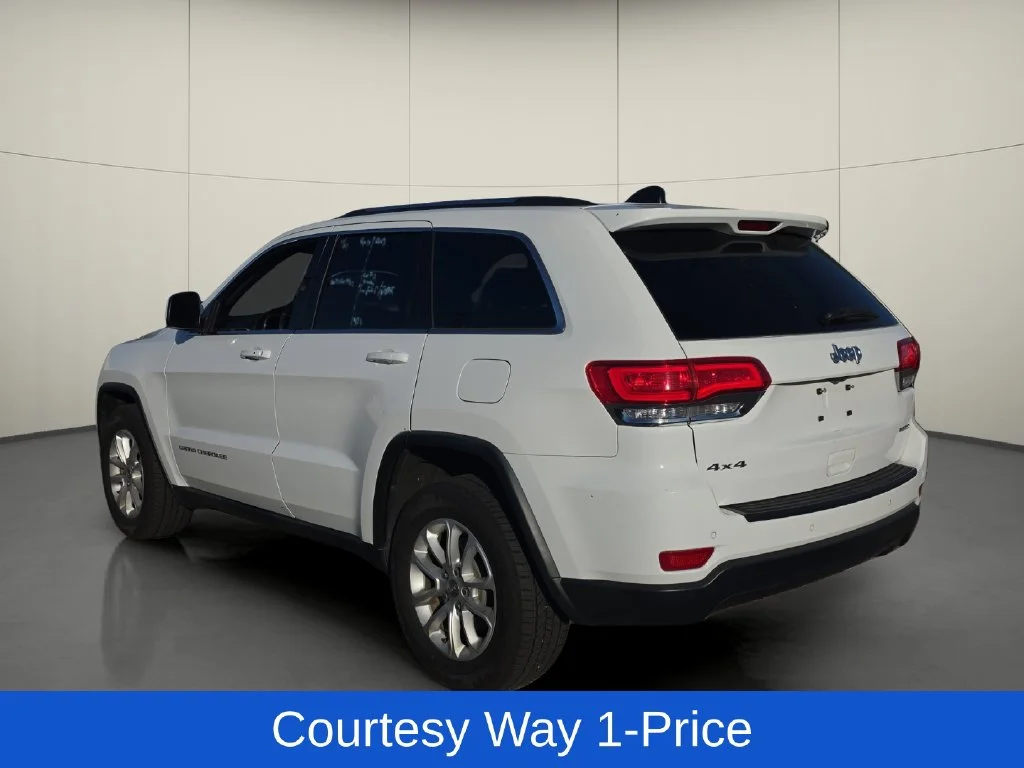 Used 2015 White/off-white Jeep Laredo image 6