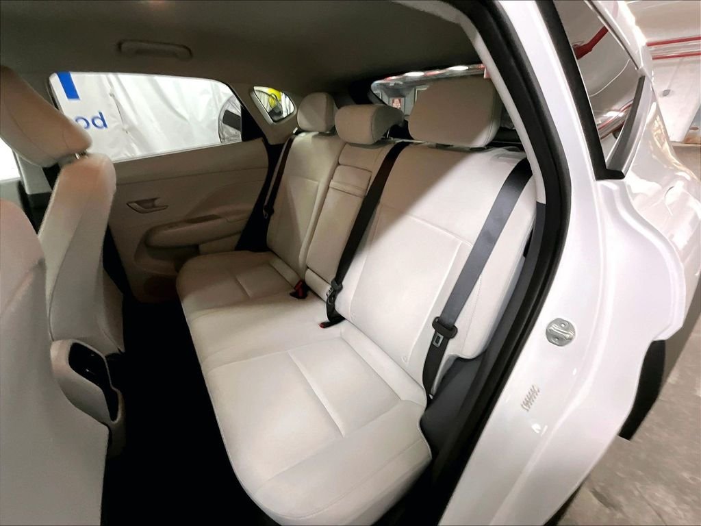 Used 2024 White Hyundai SEL image 15