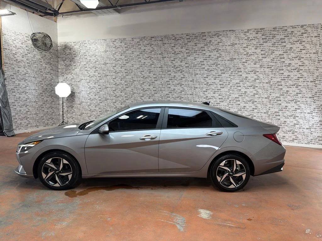 Used 2023 Fluid Metal Hyundai SEL image 4