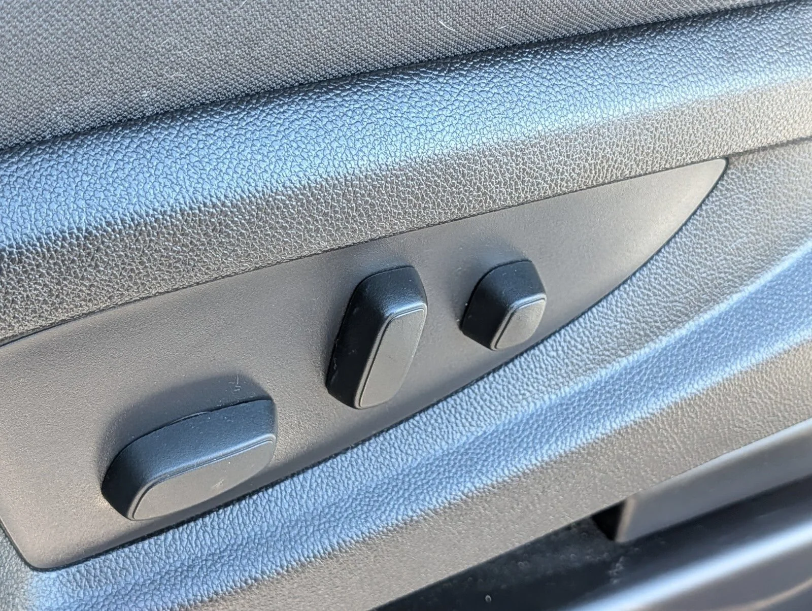 Used 2017 SUMMIT WHITE Chevrolet LT image 19