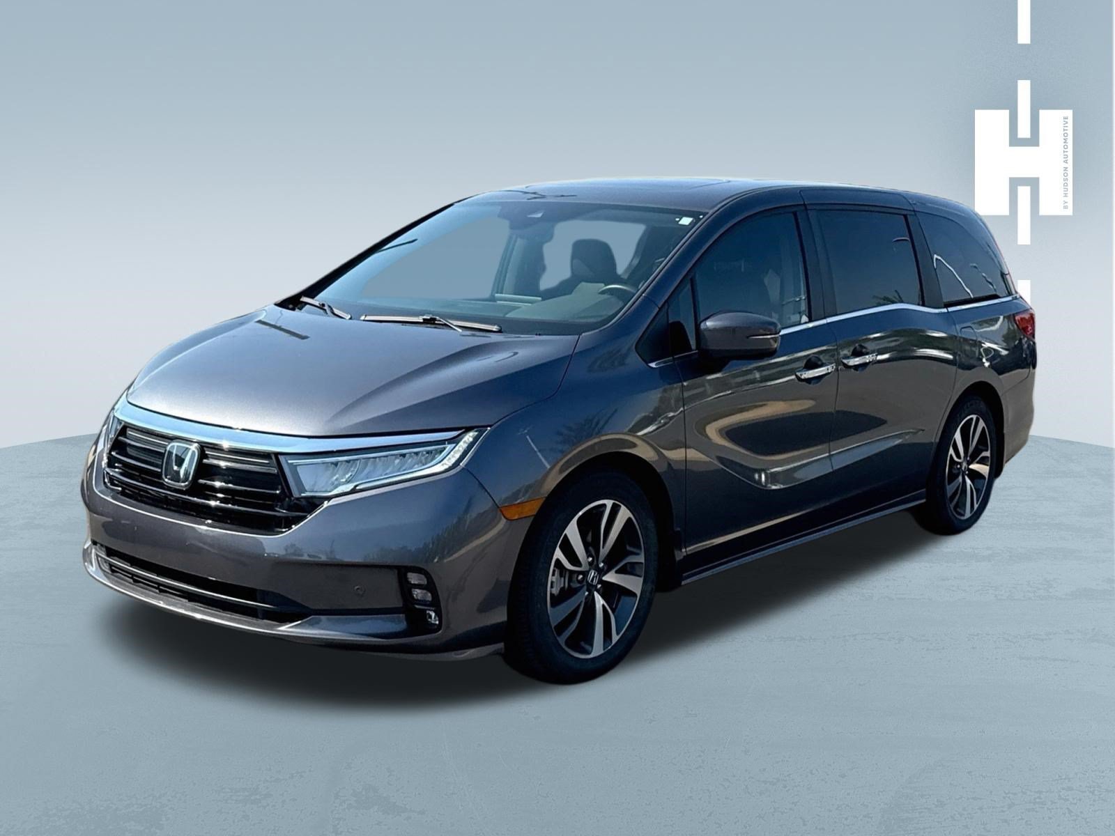 Used 2024 Modern Steel Metallic Honda Touring image 3