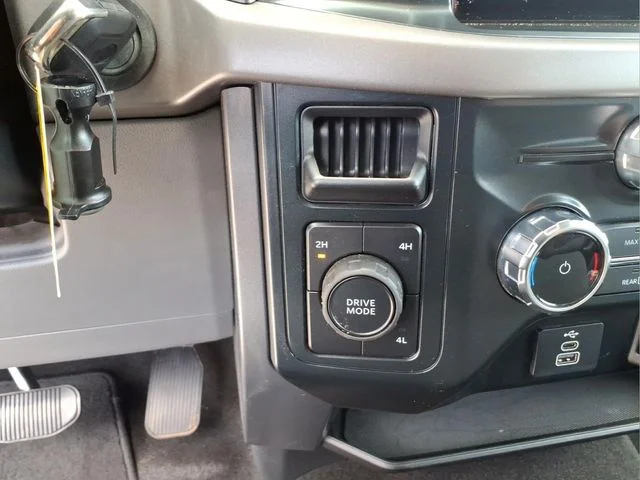 Used 2025 White Ford XLT image 25