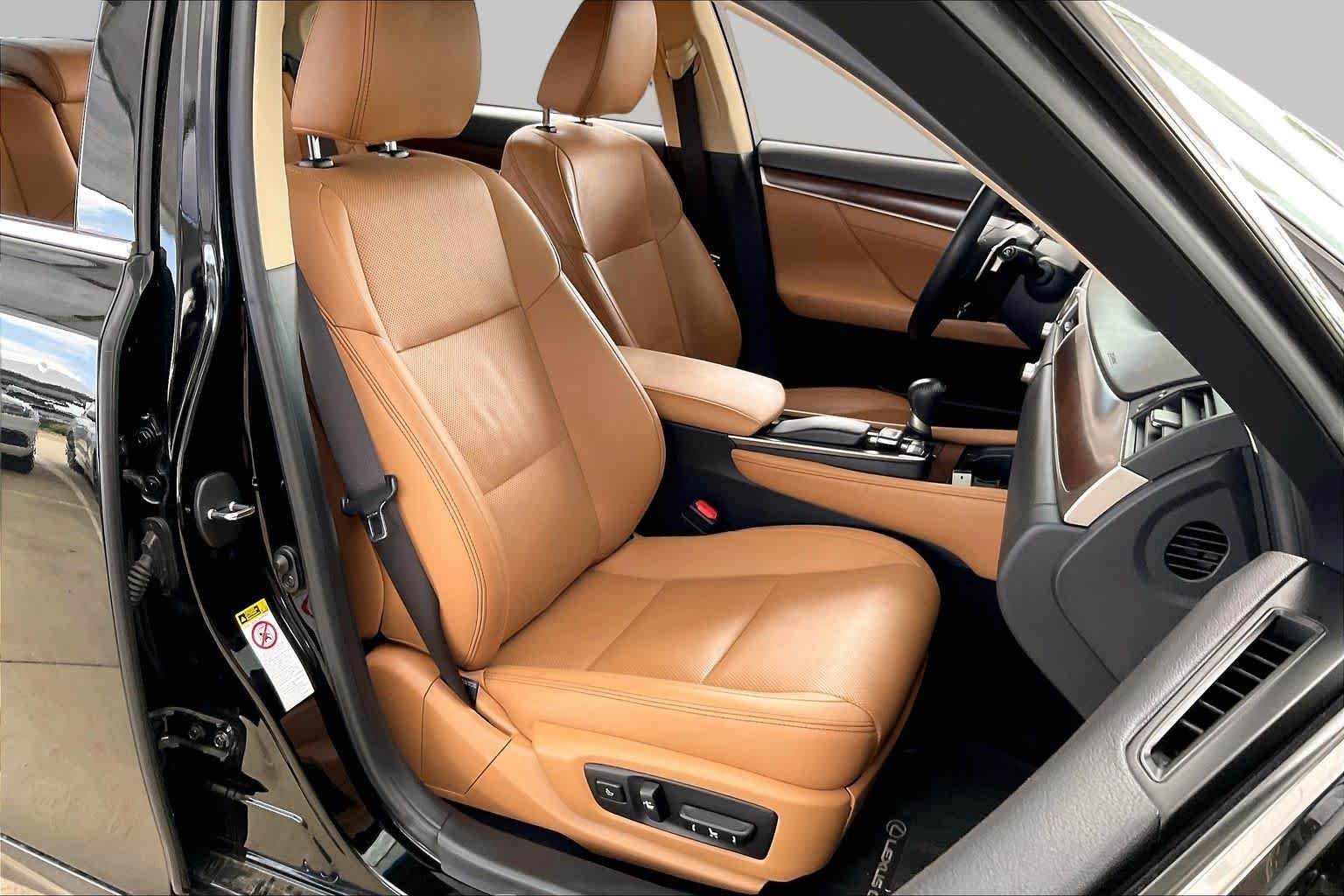 Used 2015 Obsidian Lexus  image 9