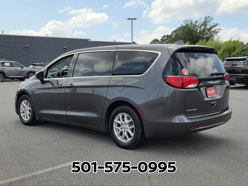 Used 2017 Crystal Metallic CHRYSLER TOURING FWD image 3