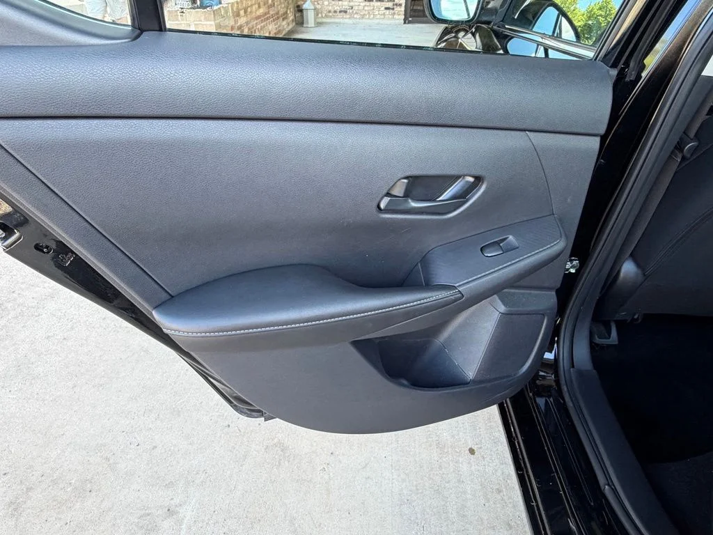 Used 2025 Super Black Nissan SV image 27
