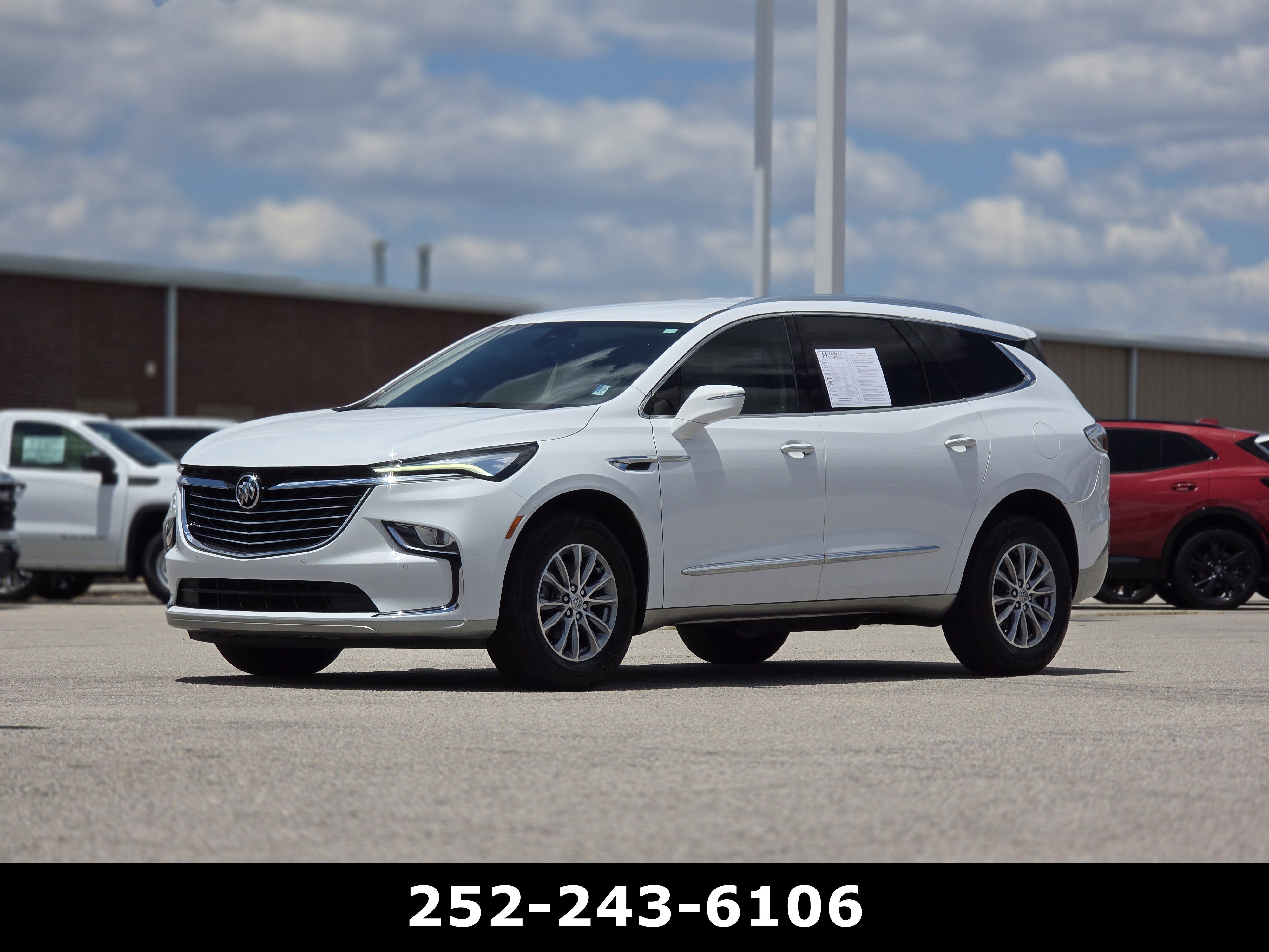 Used 2023 Summit White Buick Essence image 3