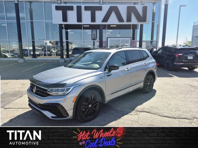 2022 Volkswagen Tiguan Comfortline R-Line Black Edition*Adaptive Cruise | Remote Start | Htd Leather | Pano Roof | CarPlay