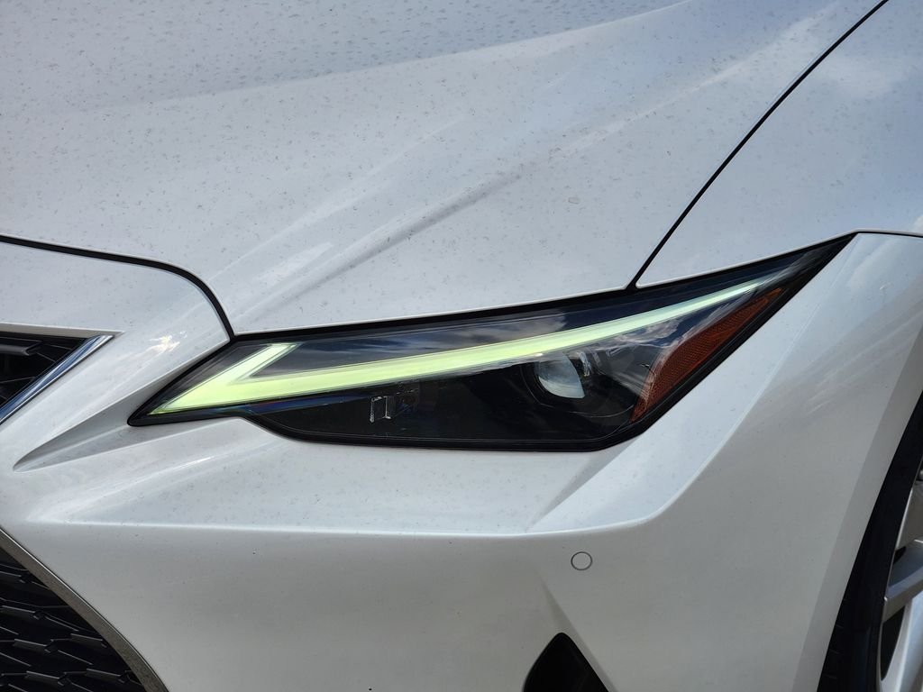 Certified Used 2024 White Pearl Lexus 300 image 9