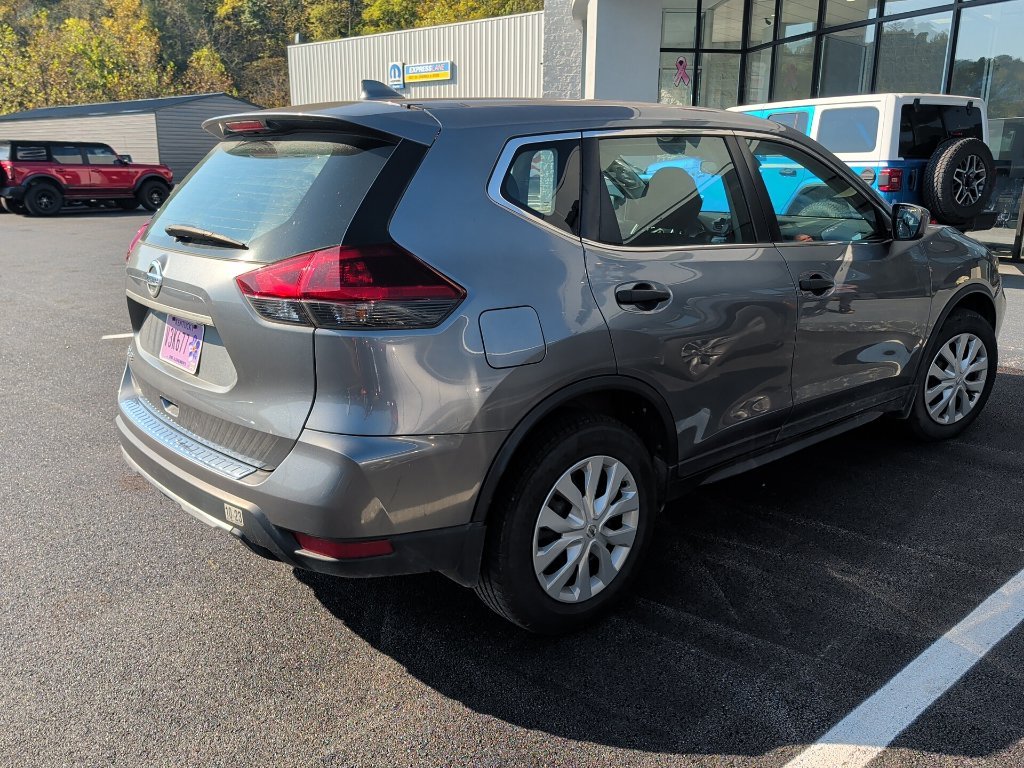 Used 2020 Gray Nissan S image 3