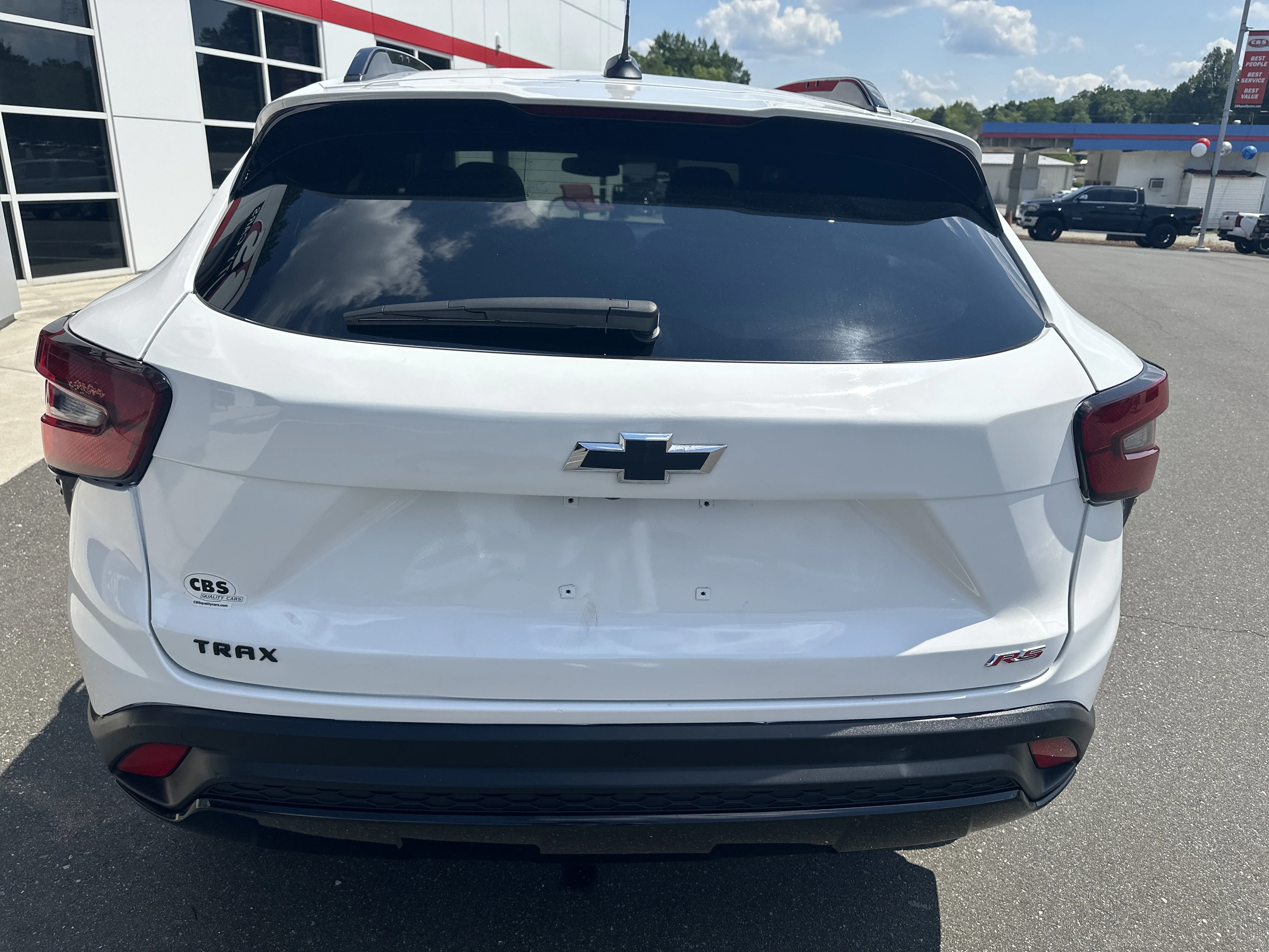 Used 2025 Summit White Chevrolet 2RS image 7