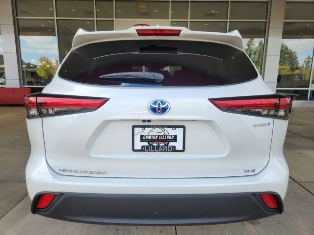 Used 2023 Beige Toyota Bronze Edition image 11