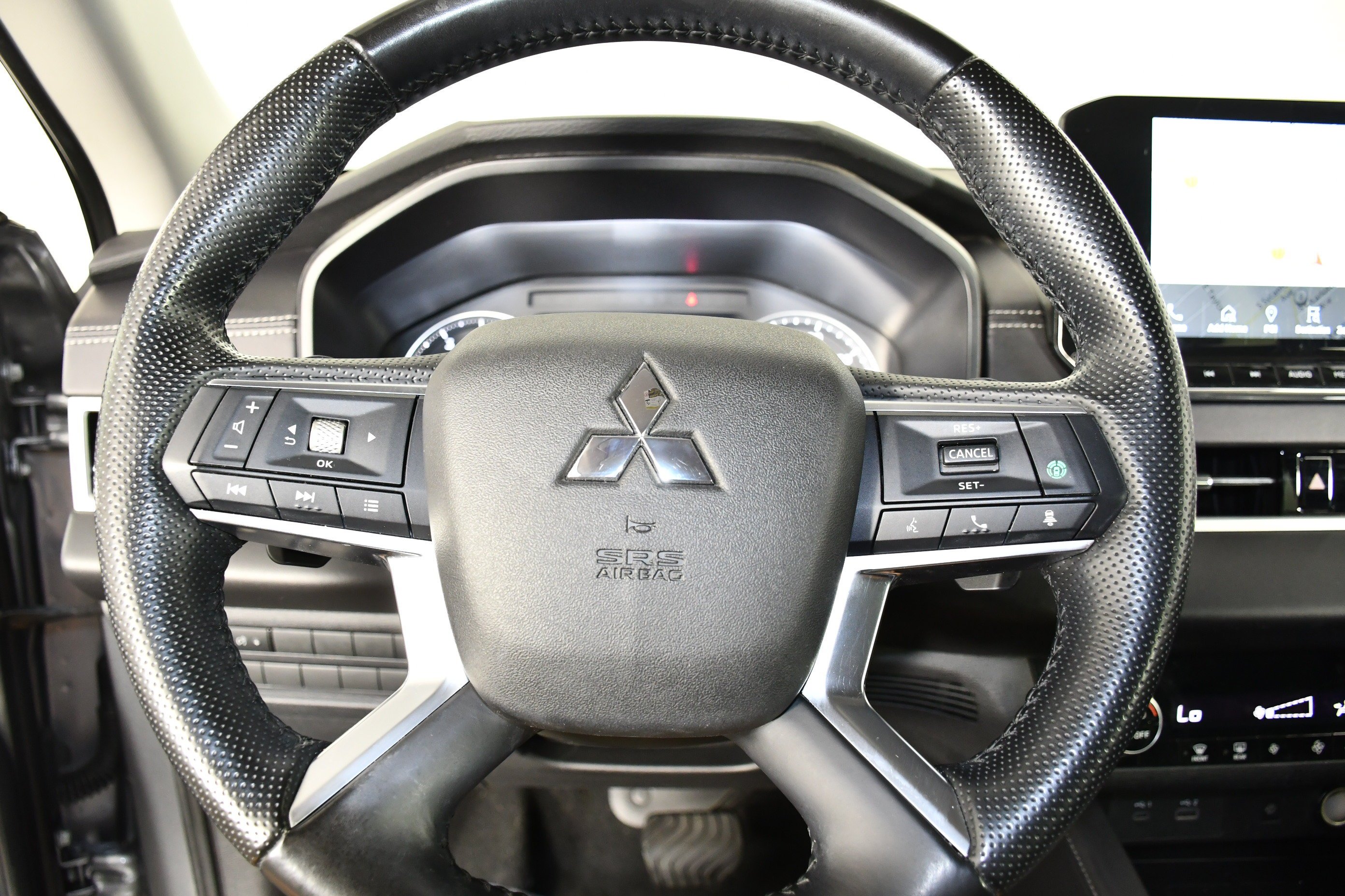 Used 2024 Mercury Gray Metallic Mitsubishi SE image 19