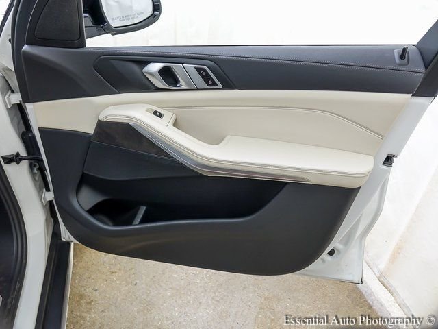 Used 2022 White BMW xDrive40i image 26