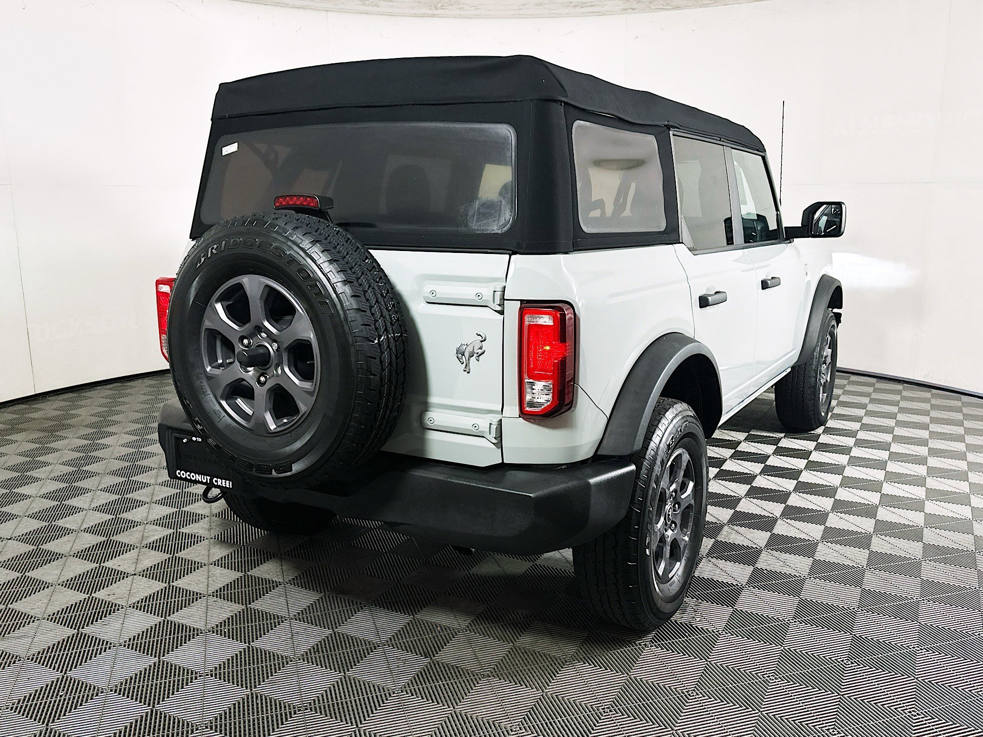 2023 Ford Bronco thumbnail 5