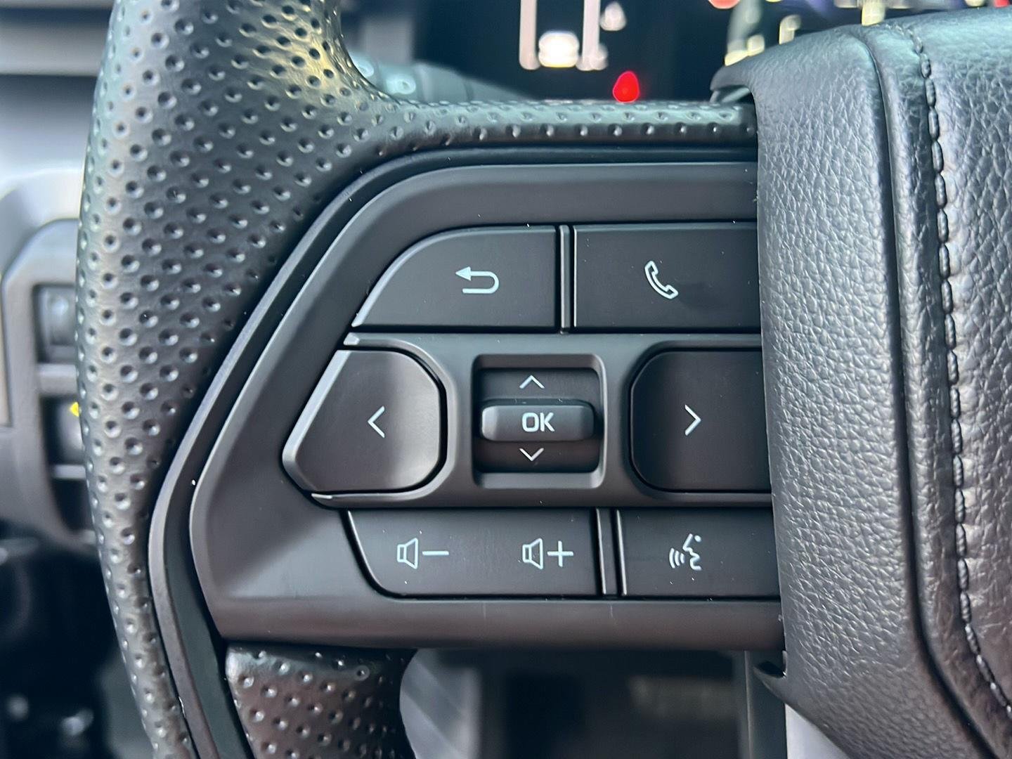 2025 Toyota Tacoma SR5 - Photo 20