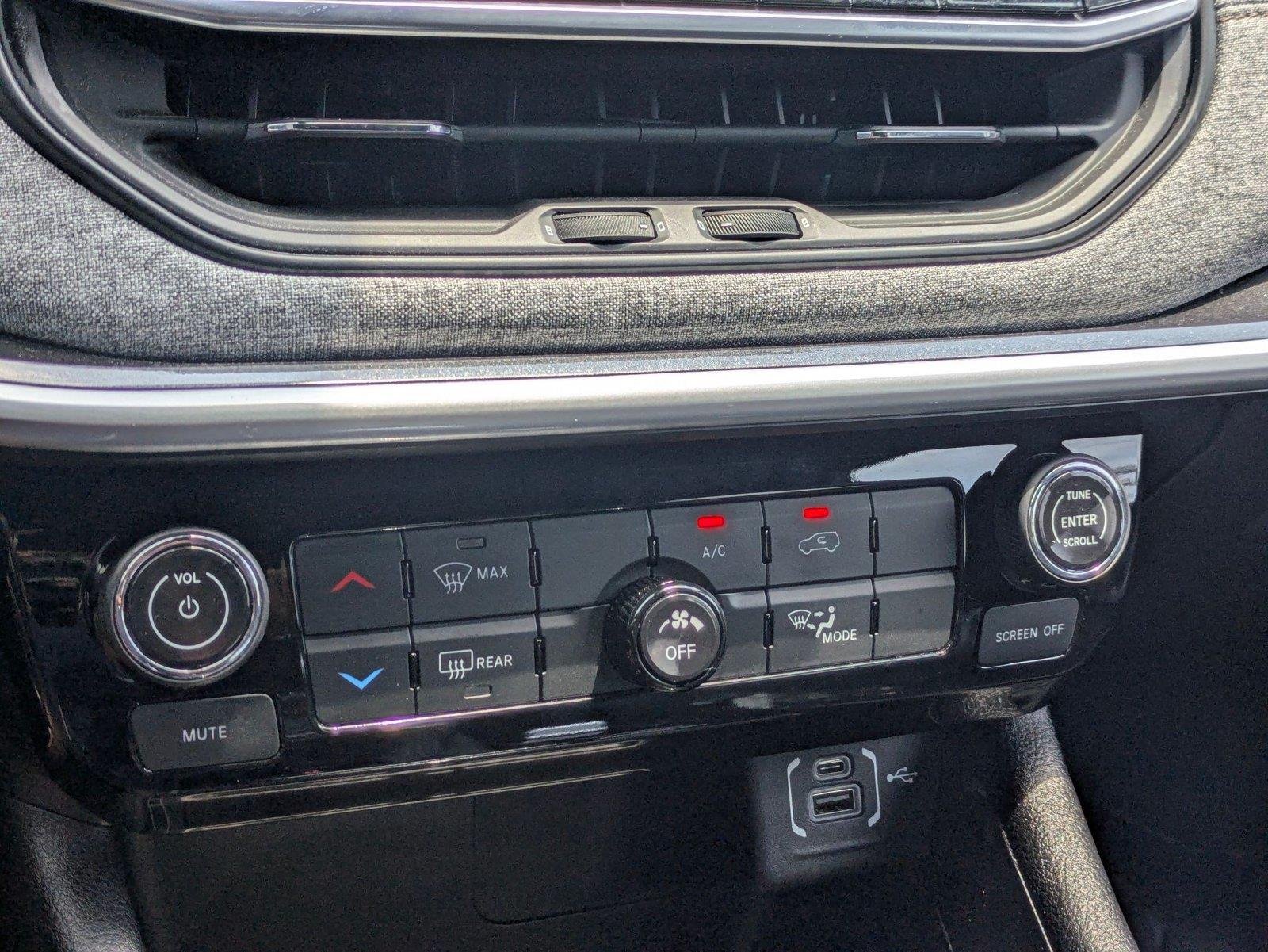 Used 2023 Bright White Clearcoat Jeep Latitude Lux image 22